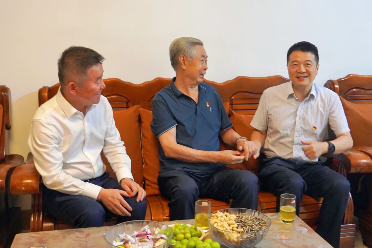 省鸿运国际集团党委书记、董事长游勇开展“七一”走访