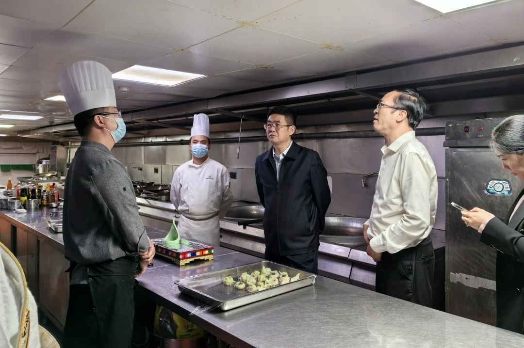 省鸿运国际集团向导率队调研古尔沟公司