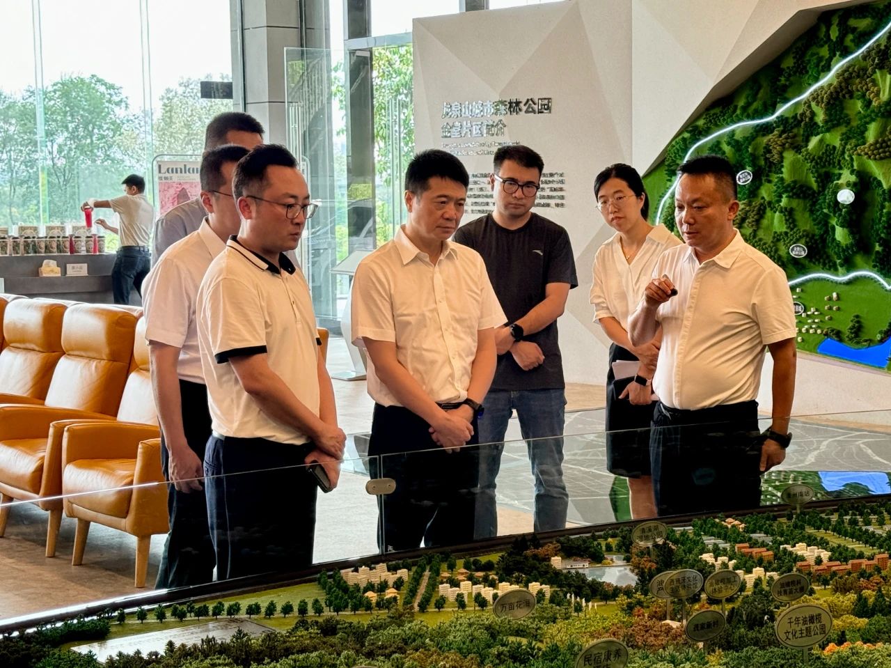 省鸿运国际集团党委书记、董事长游勇带队赴聚峰谷项目开展汛期清静生产检查并调研生产谋划情形